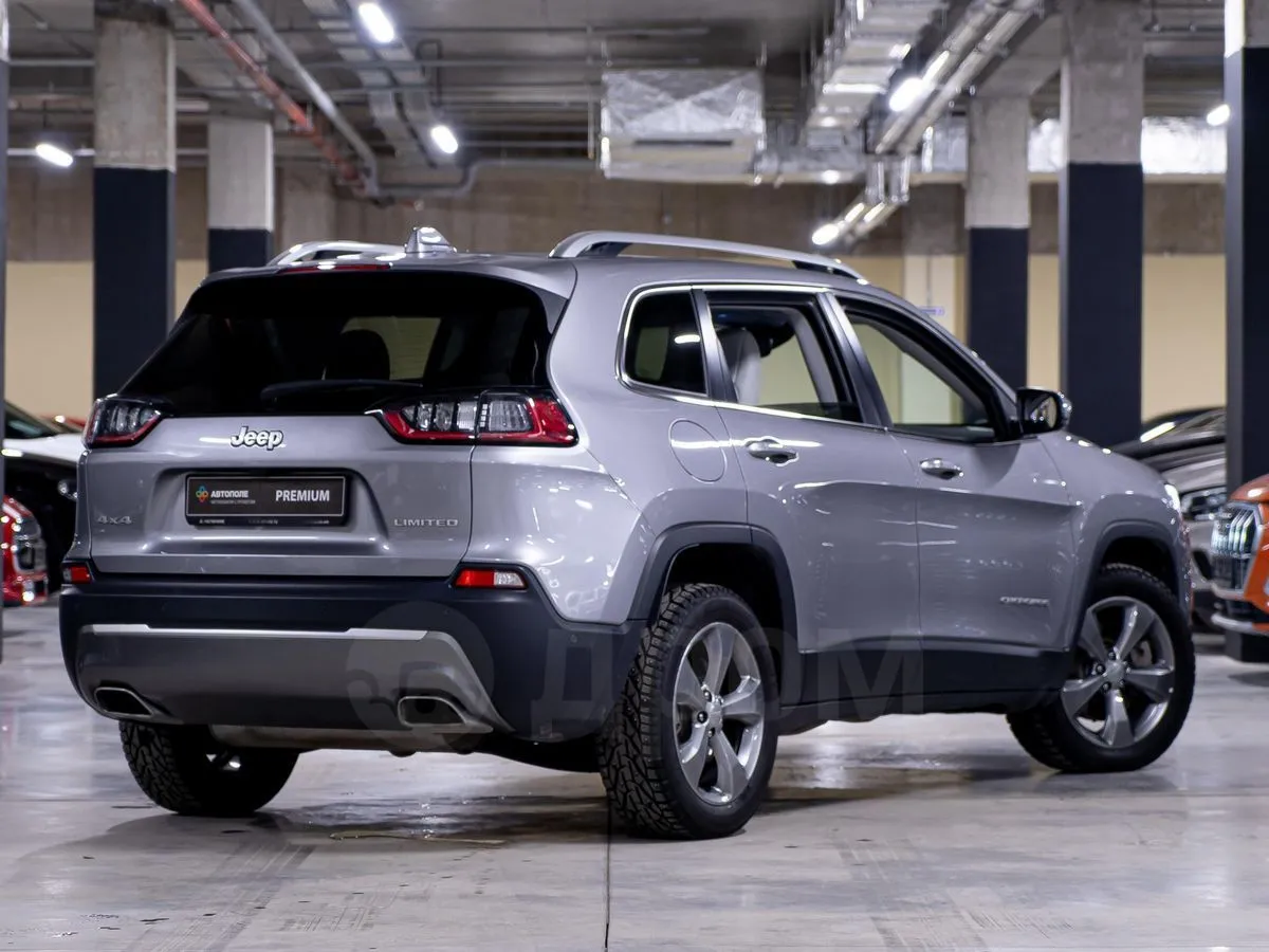 Jeep Cherokee Image 4